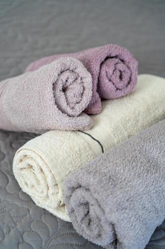 a couple of towels sitting on top of a bed at Rodostagma 2 in Rodholívos