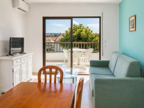 Turyva Tarongers 3 - Modern 2 Bed Holiday Apartment for Families & Couples