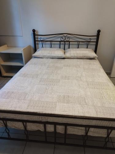 Aharnon 211 room 2
