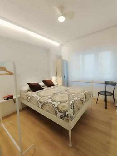 Espacioso, 4 Hab, Parking Gratis & Lic: EBI-02928