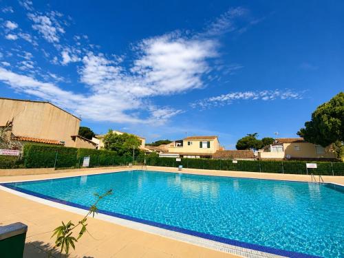 Air-conditioned villa with Swimming pool and terrace Porte du village naturiste
