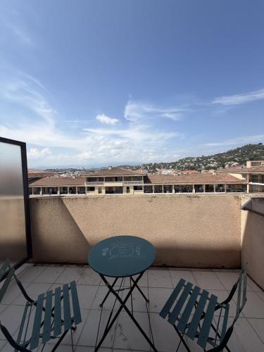 Charmant Studio avec Terrasse, Proche Plages et Gare Cannes, Clim