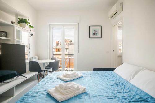 Chic Studio con Cucina Indipendente e Terrazzino