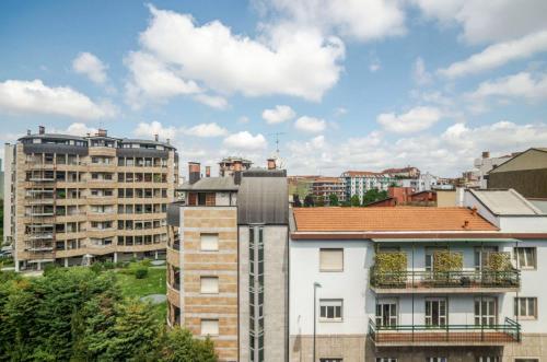Chic Studio con Cucina Indipendente e Terrazzino