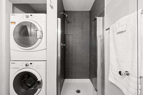 a washer and dryer in a small bathroom at Flatirons Hideaway in Boulder CO in Boulder