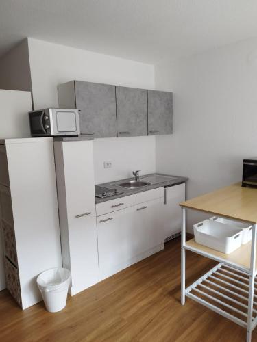 a small kitchen with a sink and a microwave at Gästezimmer mit eigenem Eingang in Schwäbisch Hall