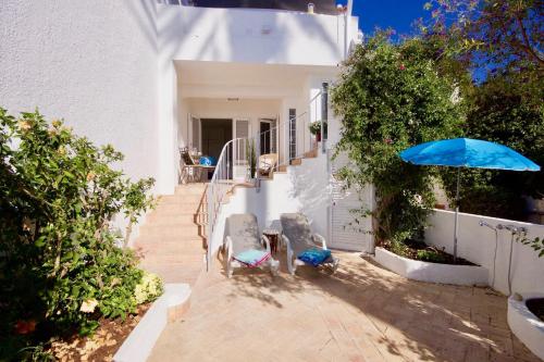 Charming & Spacious Town House with Sea View
