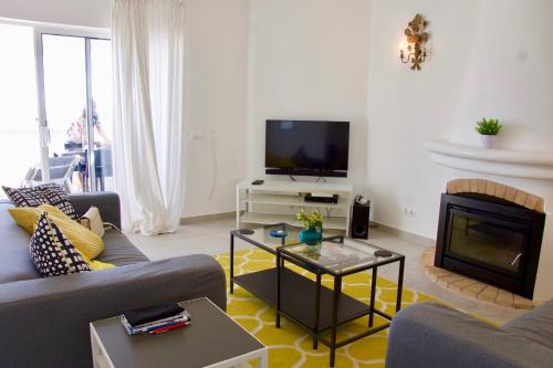 Charming & Spacious Town House with Sea View