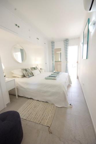 Charming & Spacious Town House with Sea View