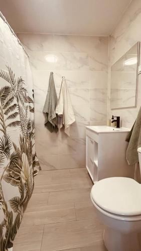 a white bathroom with a toilet and a sink at Monte do Pópulo in Estremoz