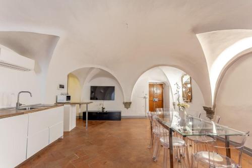 Charming Oltrarno Historic 3 Bedrooms Apartment