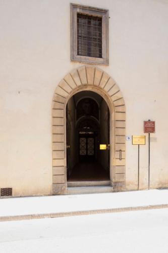 Charming Oltrarno Historic 3 Bedrooms Apartment