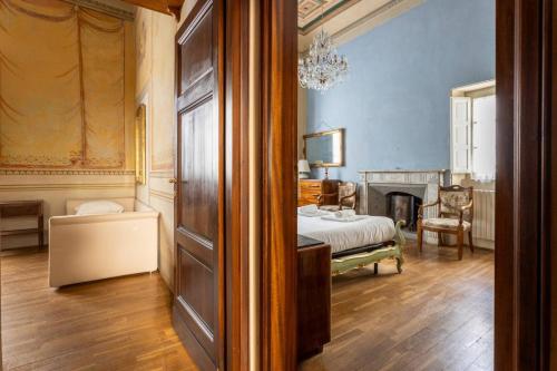 Renaissance Fresco Suite in Historic Palace