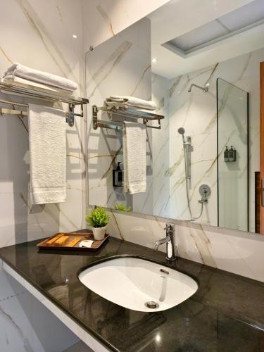 a bathroom with a sink and a mirror at Luxus Naran in Naran