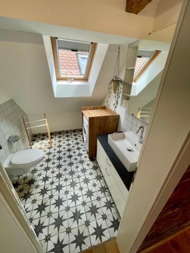 a bathroom with a sink and a toilet at Belmonte in Sulzbach-Rosenberg