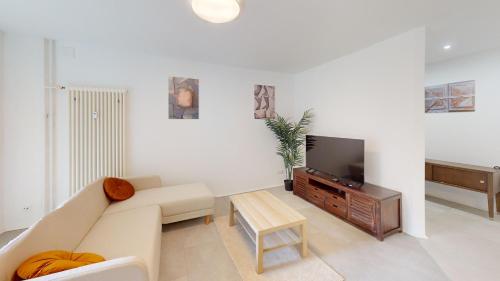 Central 2BR Apartment Zurich District 6 - Near City Centre
