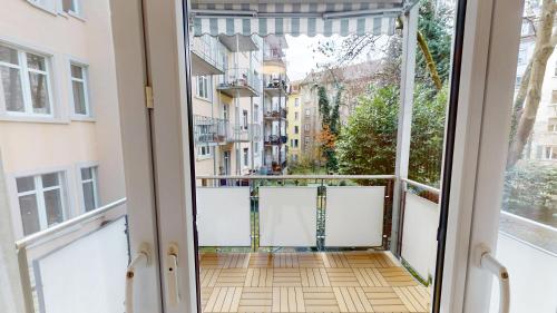 Central 2BR Apartment Zurich District 6 - Near City Centre