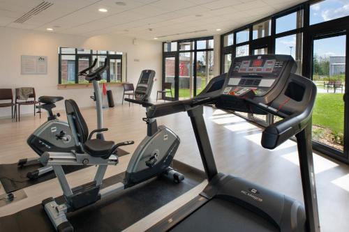 a gym with treadmills and elliptical machines at DOMITYS - Les Passementiers in Villars