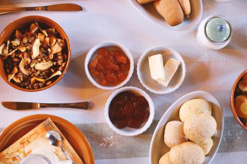 a table topped with bowls of food and dips at Guest House I Vicini di Cesare in Castelnuovo