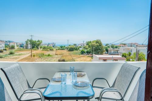 a table and chairs on a balcony with a view at Vergici Apartment 1 in Kómi