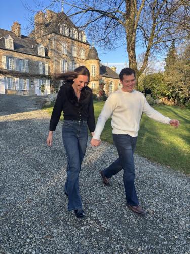a man and a woman walking down a gravel road at Château La Rametière in Le PARC