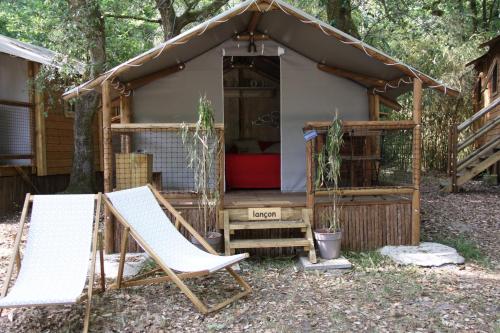 Taman di luar Lodging Le Lac