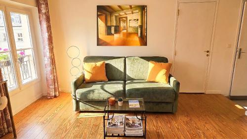 Casalionelparis 1820 Flat with elevator, Queen bed, portable AC, near Le Louvre