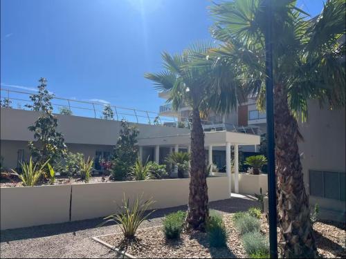 Apartment with sea view and pool photo 11