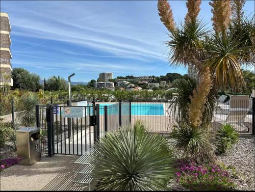 Apartment with sea view and pool photo 10