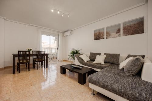 Sunny Central Torrevieja Apartment, 3 Bedrooms, Pool and Beach