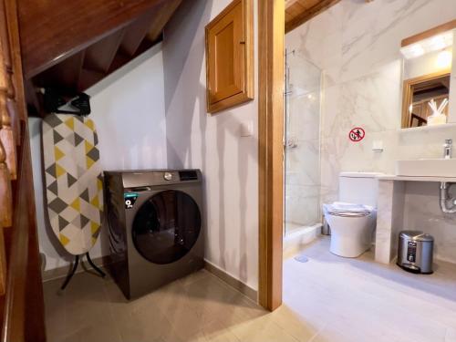 a washing machine in a bathroom next to a sink at Twin vista getaway in Meyisti