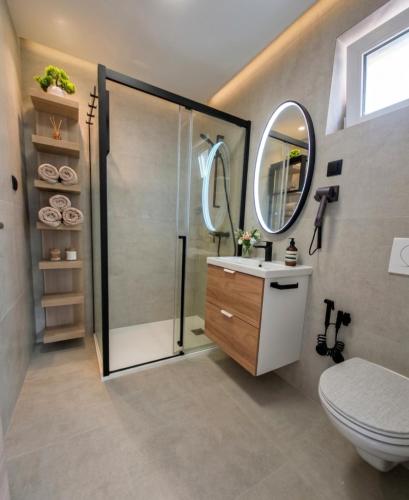 a bathroom with a shower and a toilet and a sink at Paradise for children, Family apartment Oros Medulin, with a pool, gd in Medulin