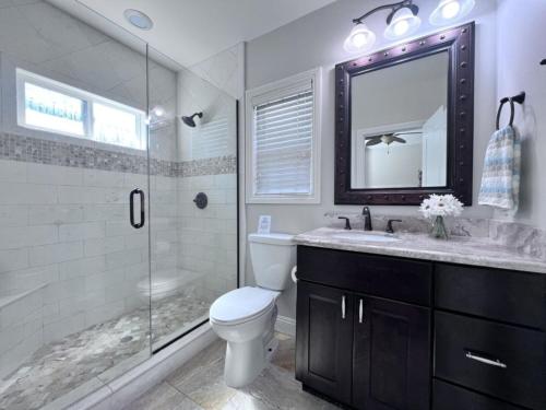 a bathroom with a toilet and a shower and a sink at Sweet 5 Bedroom, 4 Bath Pool Home 1/2 Mile Walk To Disney in Anaheim