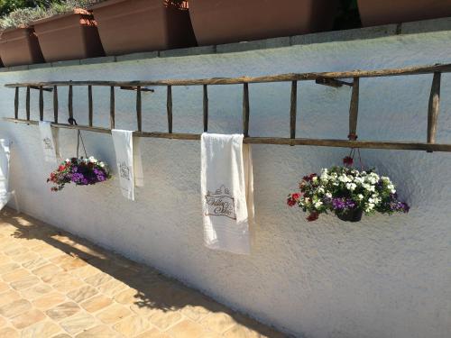 a wall with towels and flowers on it at Villa Silvio in Civitanova Alta