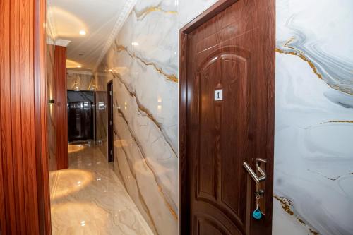a hallway with a wooden door in a room at Lestari Malioboro Guesthouse in Sentool