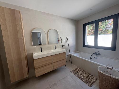 Maison Moderne avec piscine à 20 mn de bordeaux centre