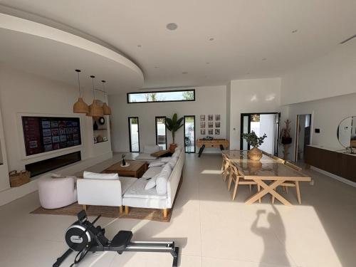 Maison Moderne avec piscine à 20 mn de bordeaux centre