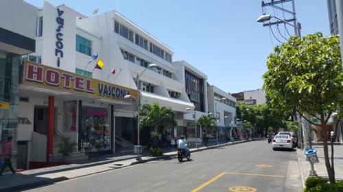 a street in a city with a hotel at HOTEL VASCONIa in Cúcuta