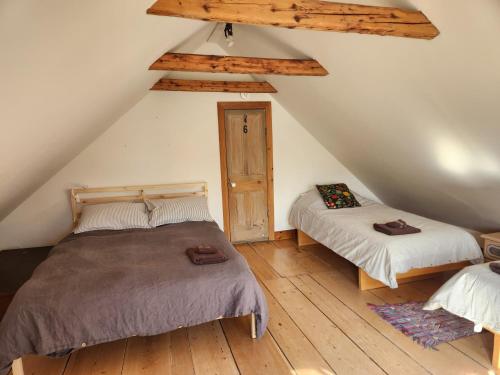 a bedroom with two beds in a attic at Triangle de l'île Chambre le Grenier in Saint-Laurent-de-l'ile d'Orleans
