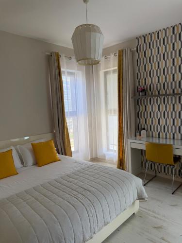 a bedroom with a large bed and a desk at appartement privé exceptionnel in Netanya