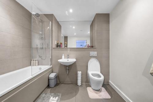 Wembley 2BR Spacious Modern Skyline View Sleeps 8 photo 22