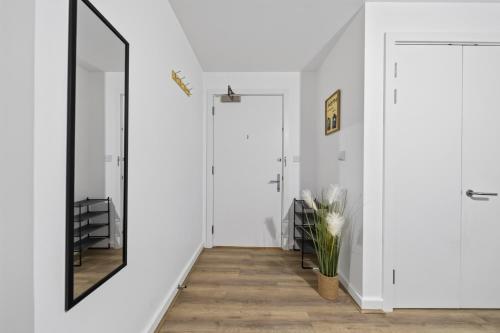 Wembley 2BR Spacious Modern Skyline View Sleeps 8 photo 27