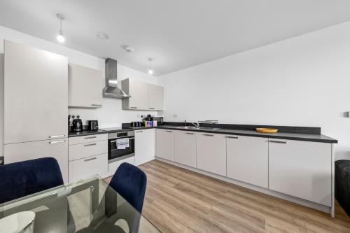 Wembley 2BR Spacious Modern Skyline View Sleeps 8 photo 20
