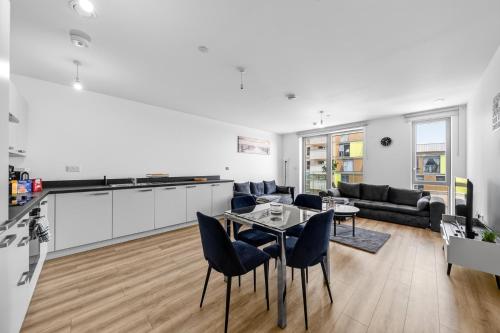 Wembley 2BR Spacious Modern Skyline View Sleeps 8 photo 19