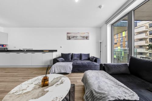 Wembley 2BR Spacious Modern Skyline View Sleeps 8 photo 34