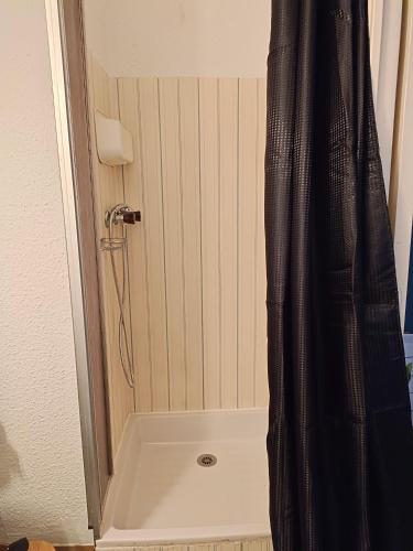 a shower with a black shower curtain in a bathroom at Studio PARAY CENTRE LOGIS 12 in Paray-le-Monial