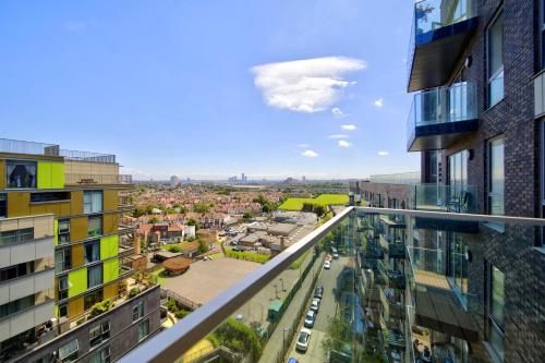 Wembley 2BR Spacious Modern Skyline View Sleeps 8 photo 29