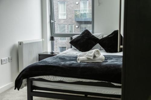 Wembley 2BR Spacious Modern Skyline View Sleeps 8 photo 13