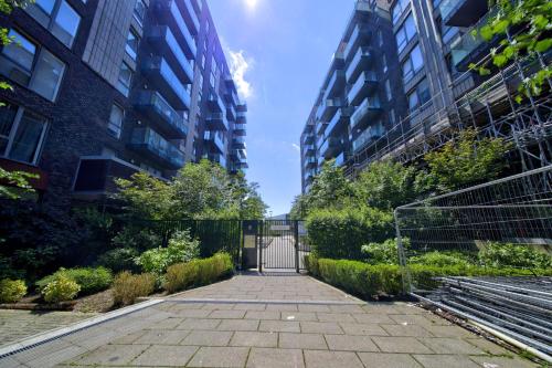 Wembley 2BR Spacious Modern Skyline View Sleeps 8 photo 41