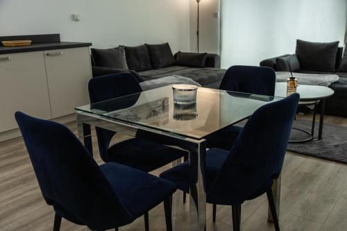 Wembley 2BR Spacious Modern Skyline View Sleeps 8 photo 42